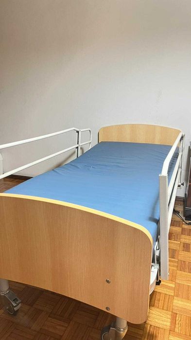 Cama articulada eléctrica elevatória