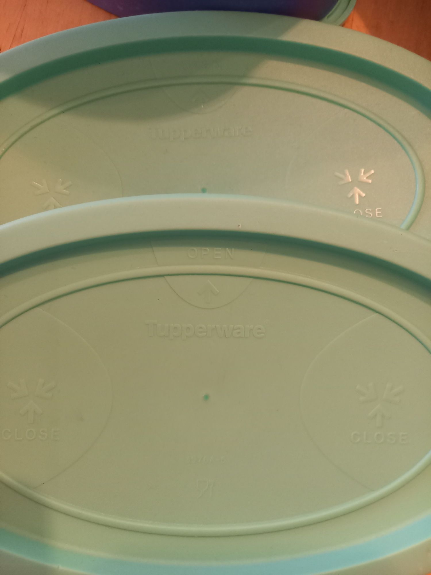 2 tupperwares como novos