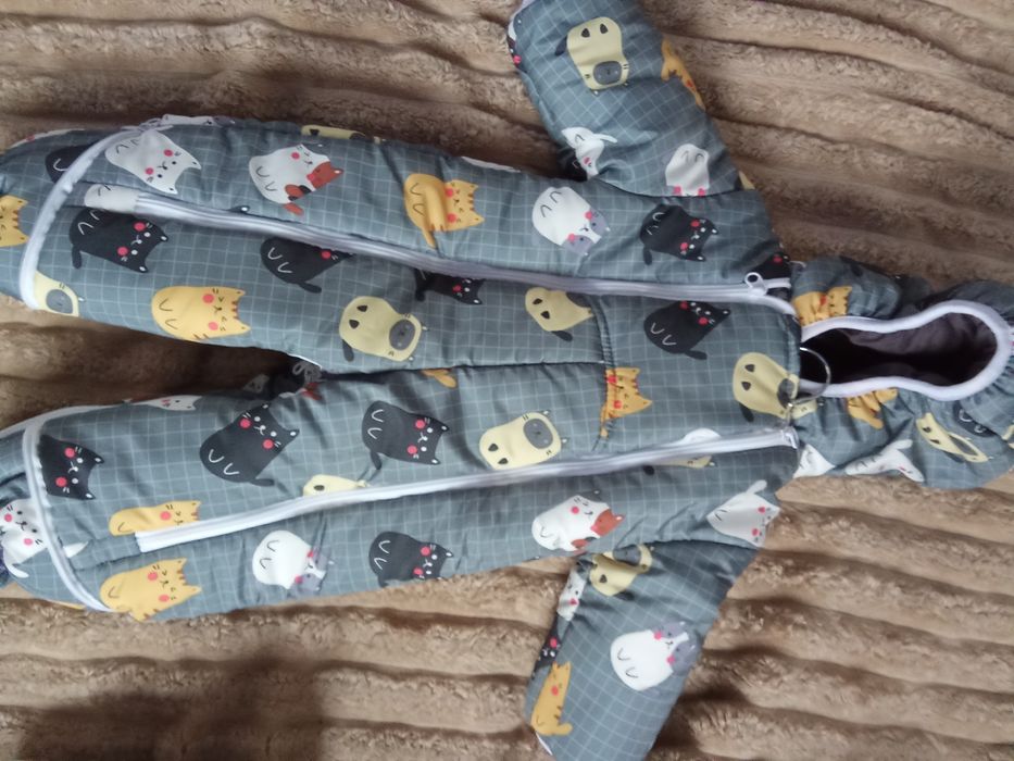 Продам памперси 1 і комбінезон трансформер