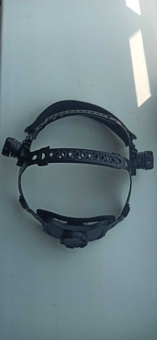 Крепление для сварочной маски, наголовник