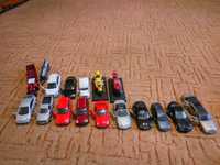 Коллекция с 16 масштабных моделей авто