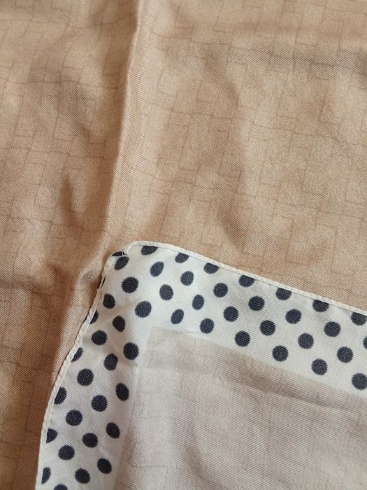 Шовкова хустка маленька guess