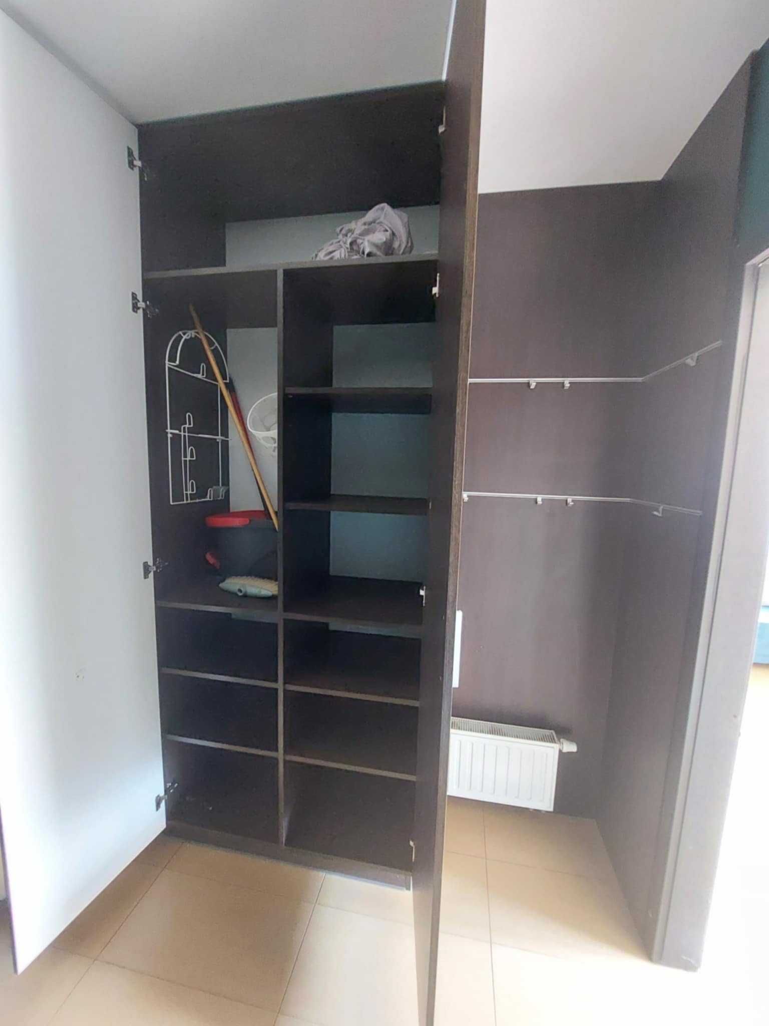 Duża szafa z lustrem
