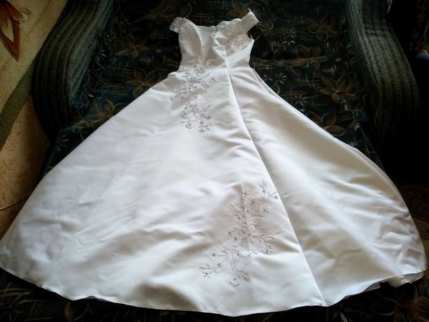 Свадебное платье, размер 46 (требует ремонта). Возм. обмен