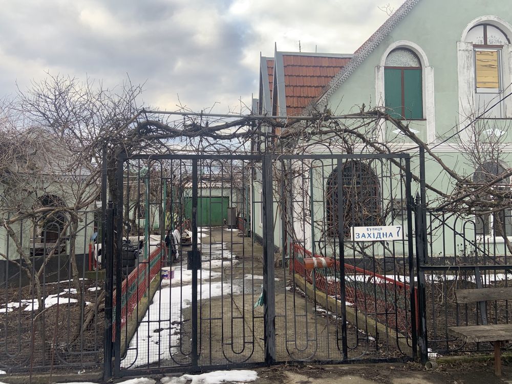 Частный дом и два отдельных участка по 25 соток