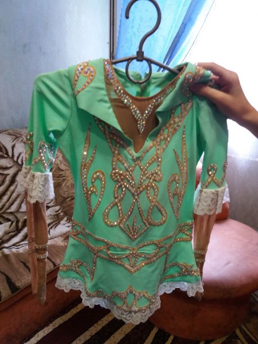 Продам купальник для художественной гимнастики