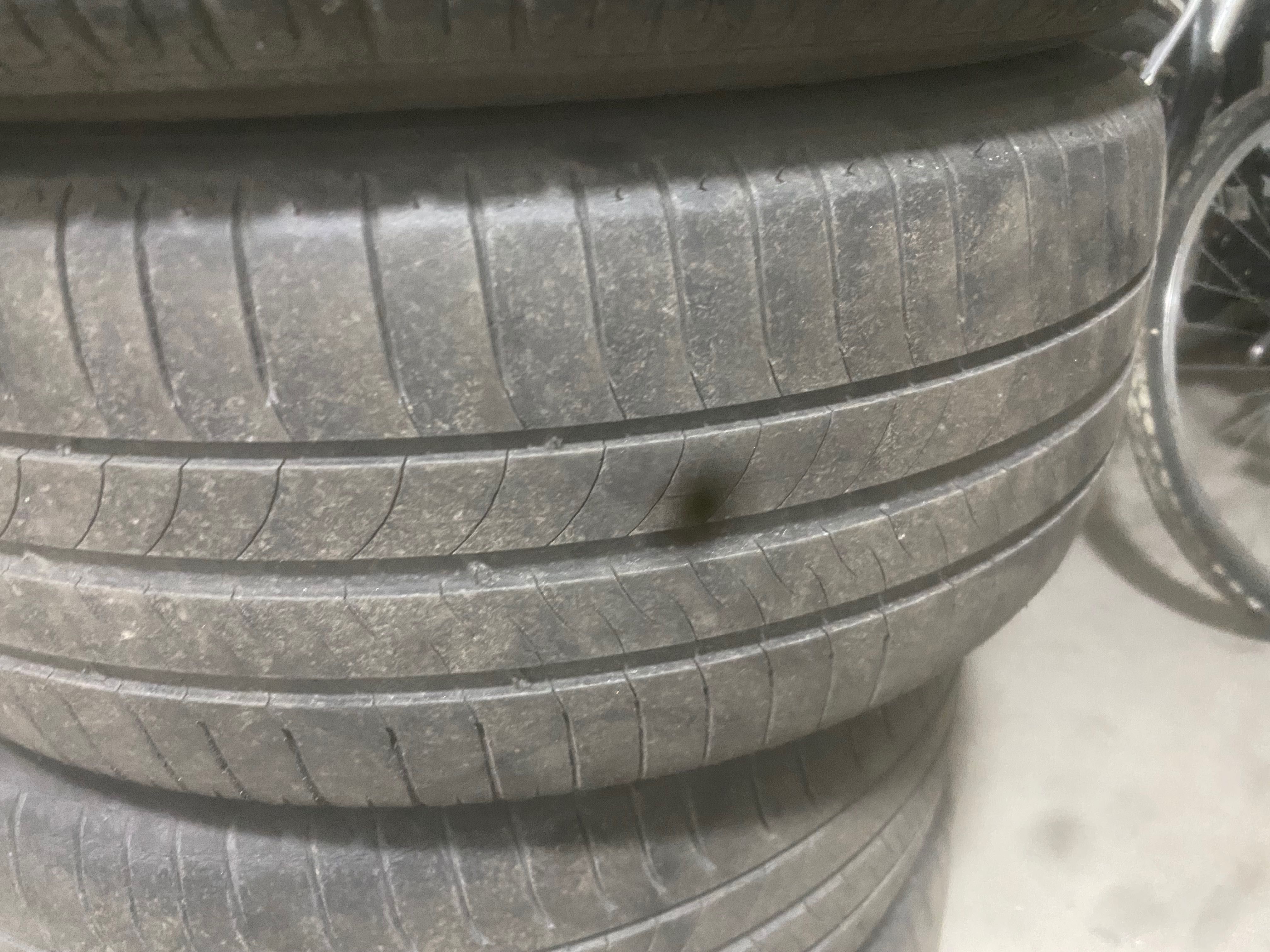 Vendo 4 peneus  e jantes de bmw série 1
