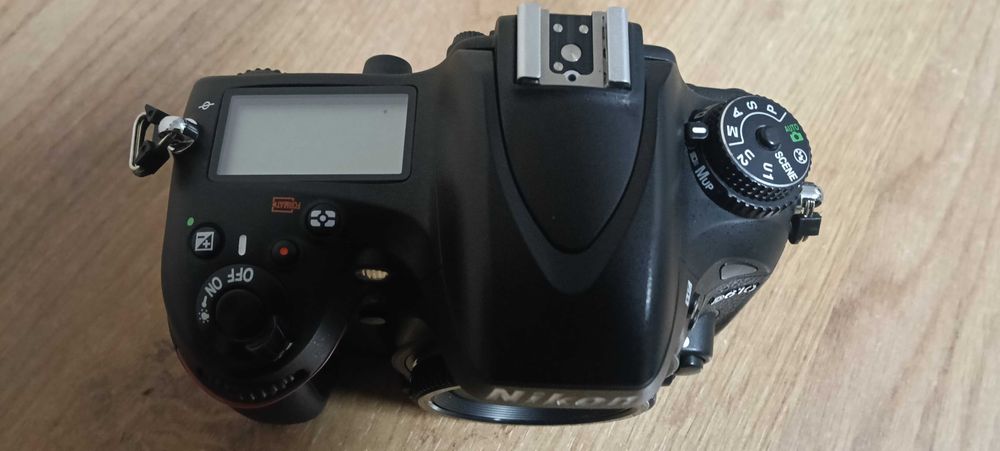 Nikon D610 body pelna klatka niski przebieg plus dodatki.