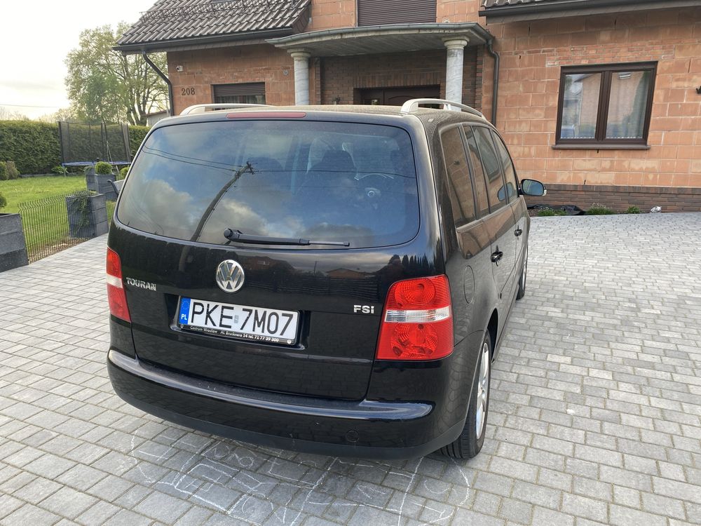 Volkswagen Touran 1.6 FSI HIGHLINE