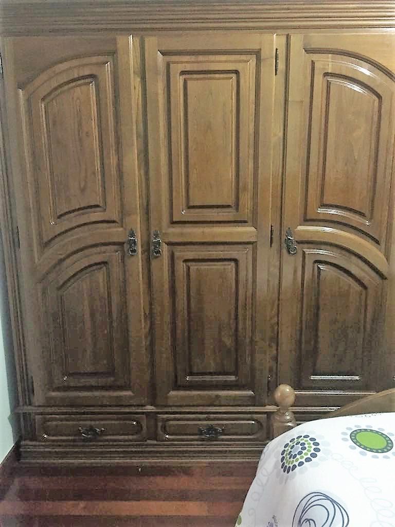 Vendo Mobília de Quarto Completa em castanho com tampos em mármore