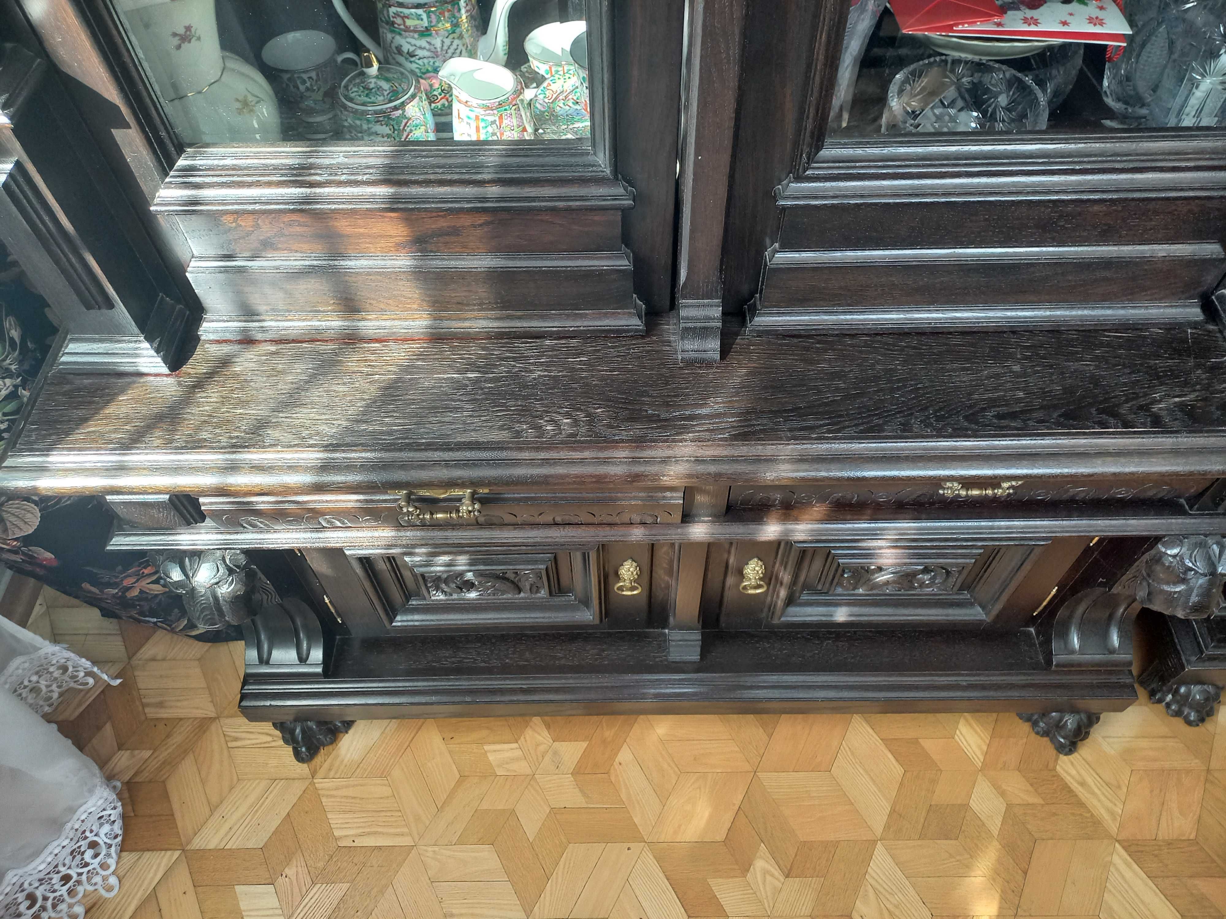 Kredens dębowy w stylu gdańskim