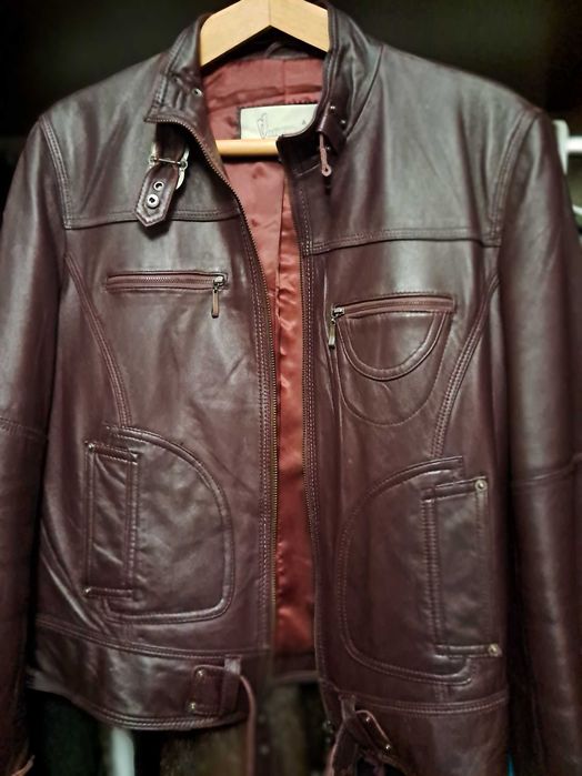 Коротка кожана куртка