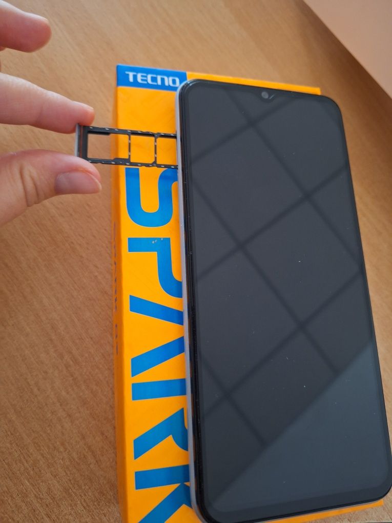 Смартфон Tecno Spark 8c 4/64Gb Diamond Grey