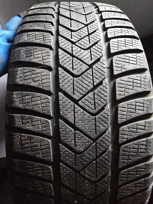235/35R20 Pirelli Sottozero 3