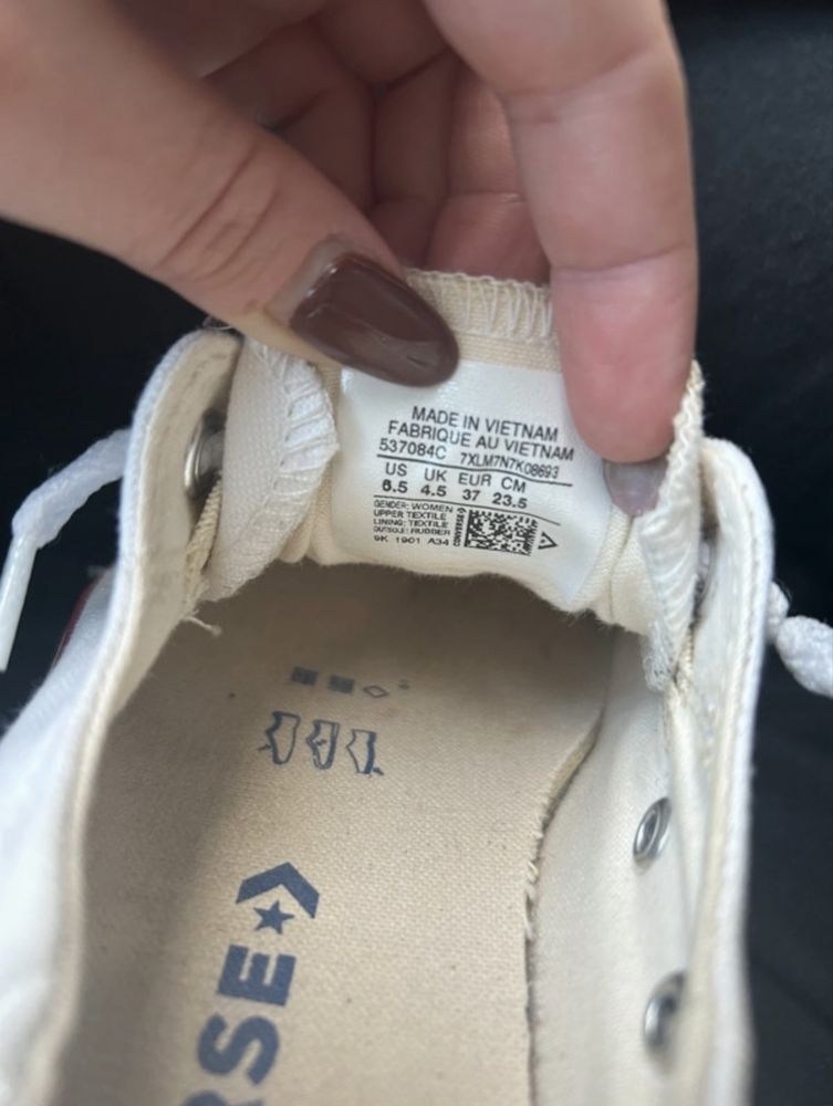 Converse kremowe