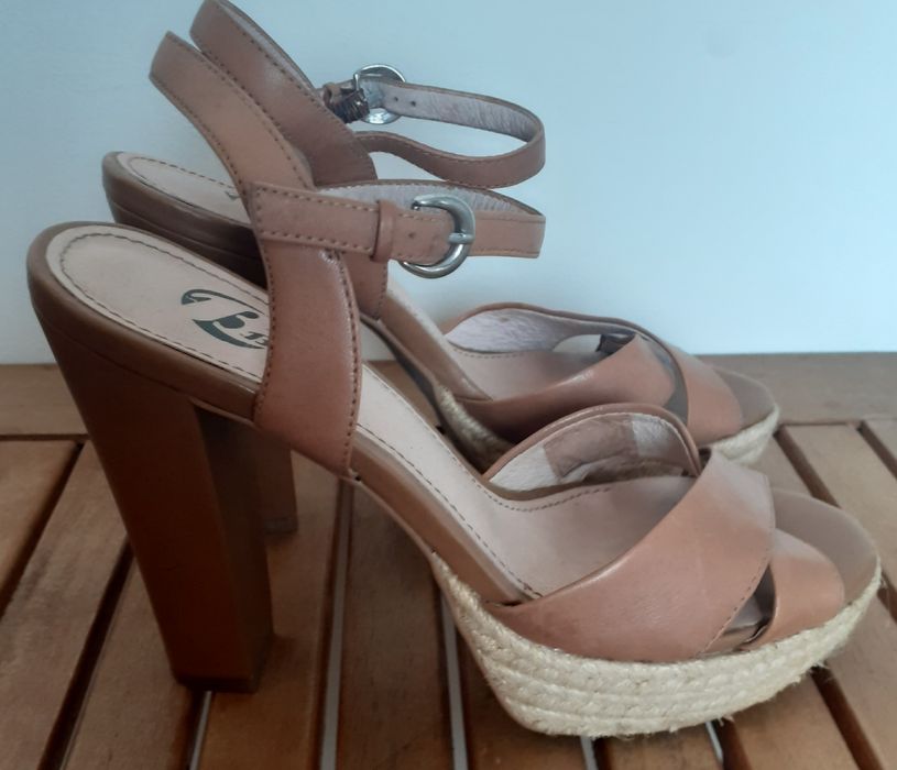 Lote sapatos e sandálias mulher