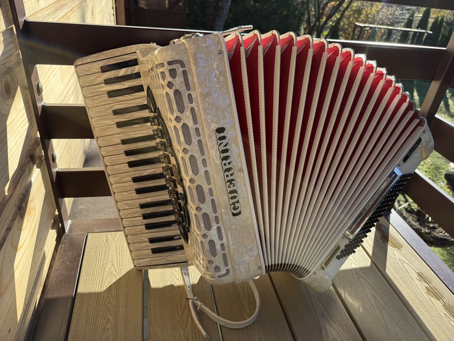 Akordeon klawiszowy .