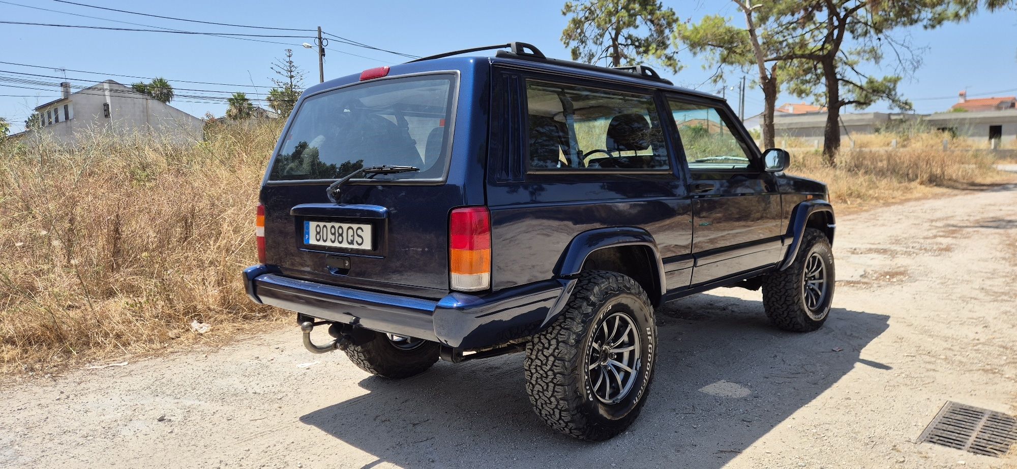 Jeep Cherokee 2.5TD Sport 4X4 3 Portas de 2000 NACIONAL