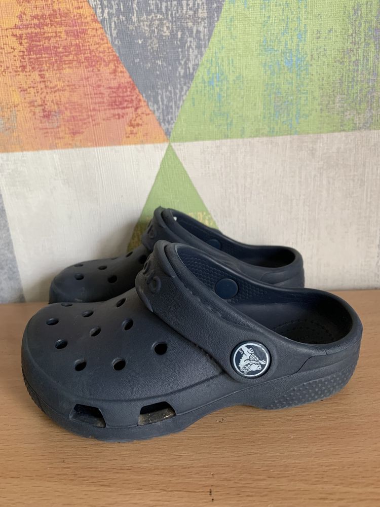 Crocs . Размер C 8 . В отличном состоянии .