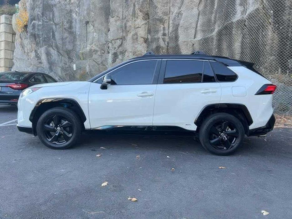 Toyota RAV4 Hybrid XSE      2020