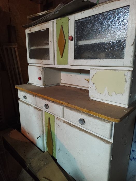 Stary kredens kuchenny