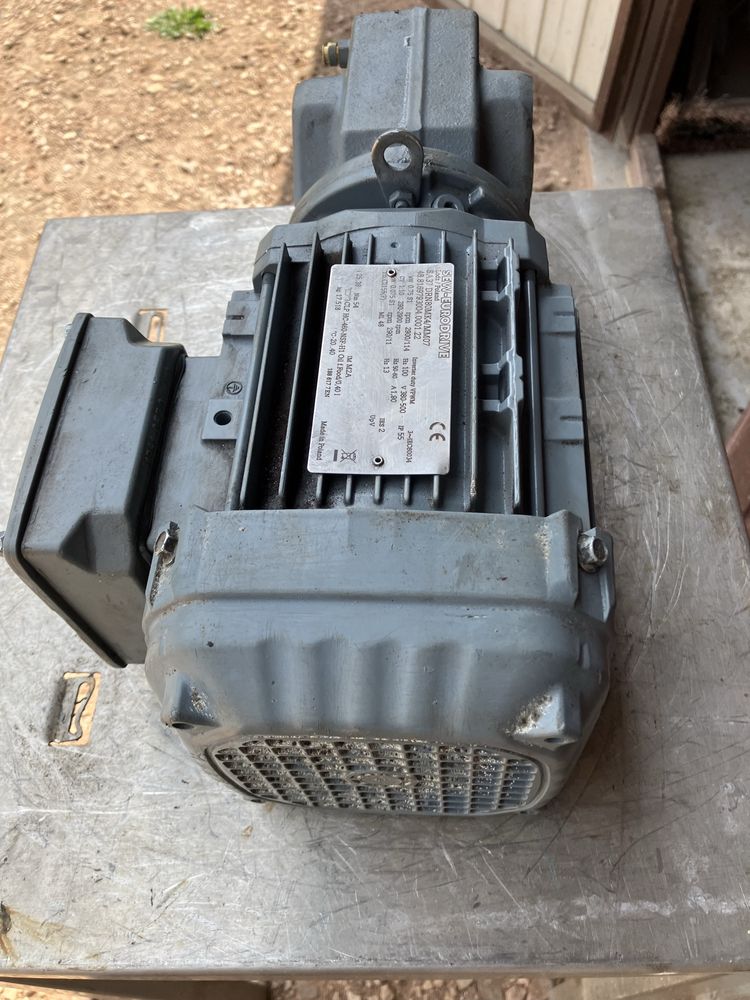 Motoreduktor 0,75 kw 114 obroty na min