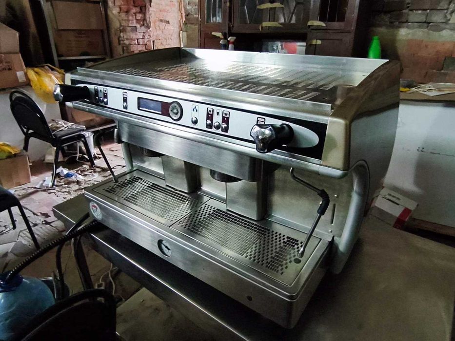 Професійна кавомашина Astoria