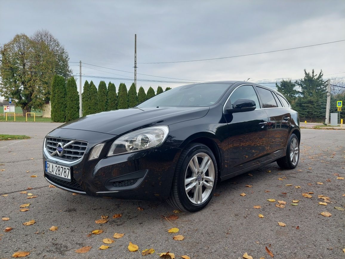 Volvo V60 2013 D3 Momentum 136KM, Euro5,