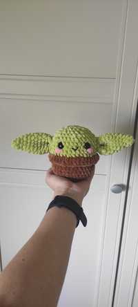 Baby Yoda handmade na szydełku