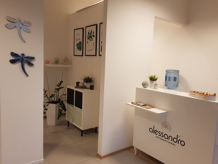 Podnajme stanowisko do manicure .SZCZEPIN