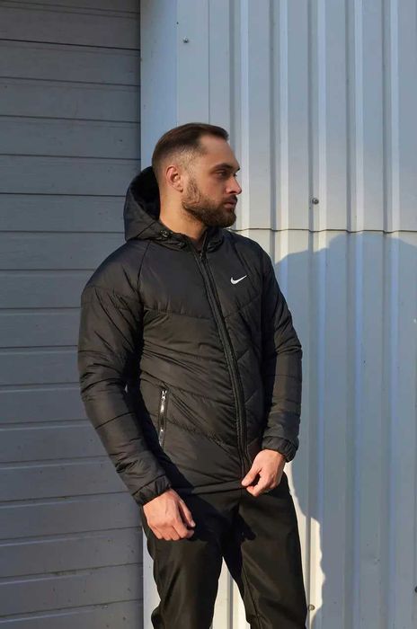 Куртка чоловіча демісезонна з капюшоном Nike чорна