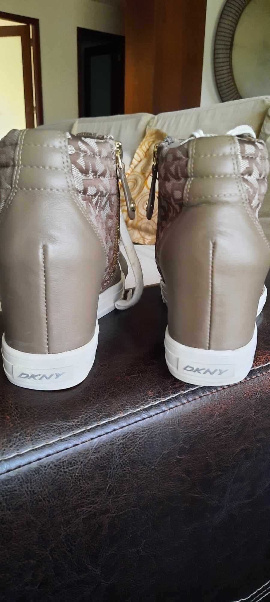 Ténis  em bota DKNY tamanho 38