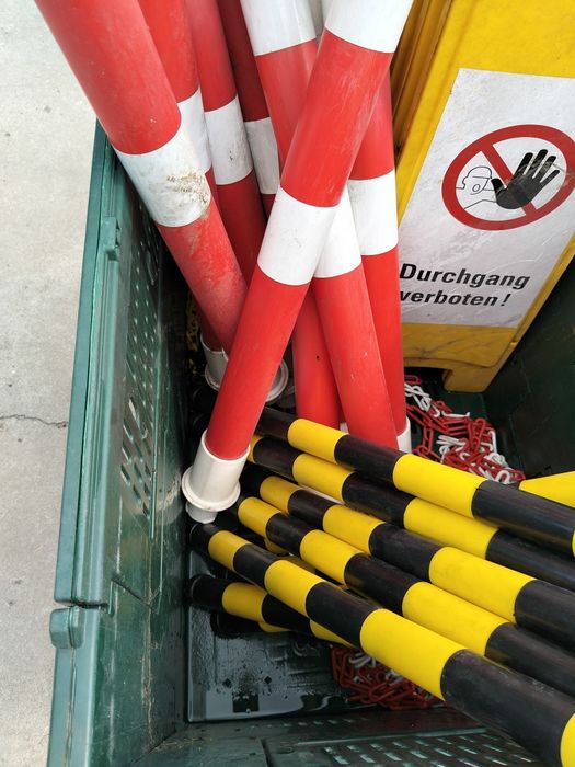 Słupek wygrodzeniowy ostrzegawczy zestaw i