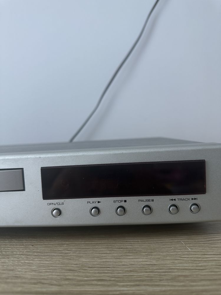 Odtwarzacz CD Rotel RCD 06 z pilotem