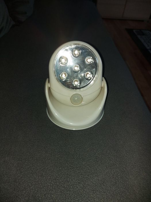 Lampka z czujnikiem ruchu