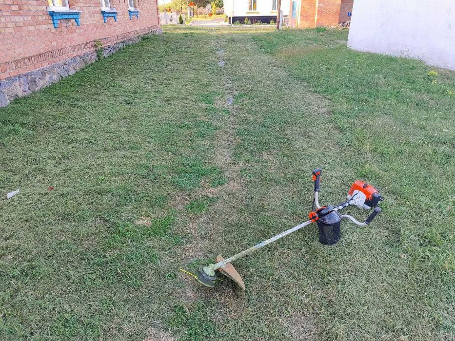 Косіння трави,бурянів.