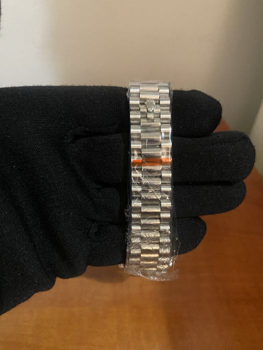 Rolex Day-Date 41mm Cherry Red Dial *NOVO*