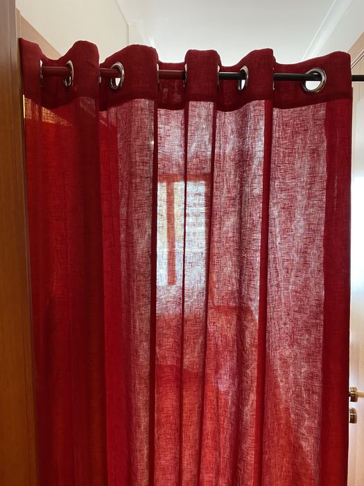 Cortinados vermelhos