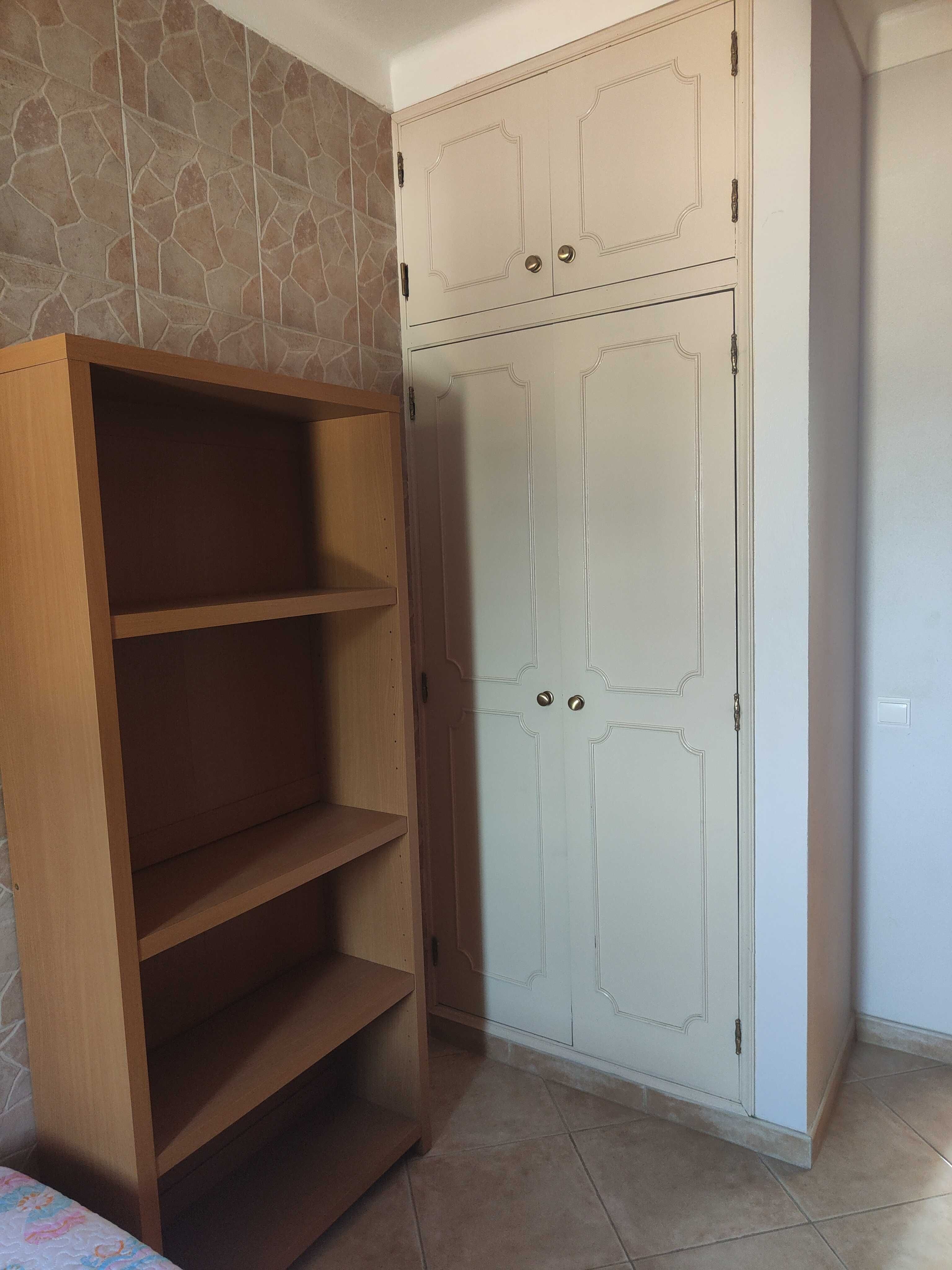Quartos em Gambelas para meninas estudantes