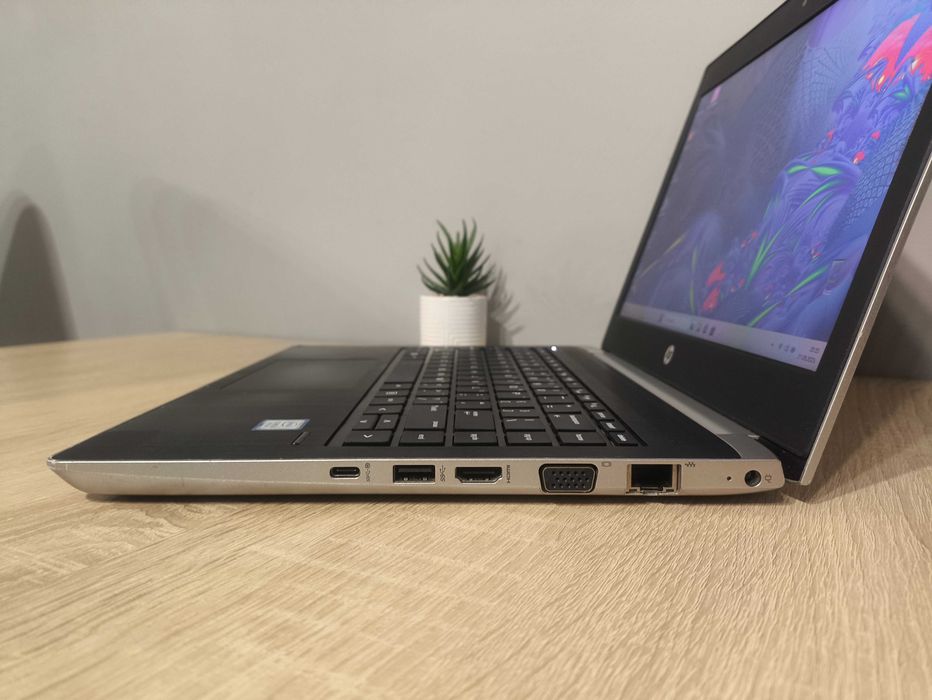 Nieduży laptop HP - Intel i3, SSD, DDR4, Windows 11