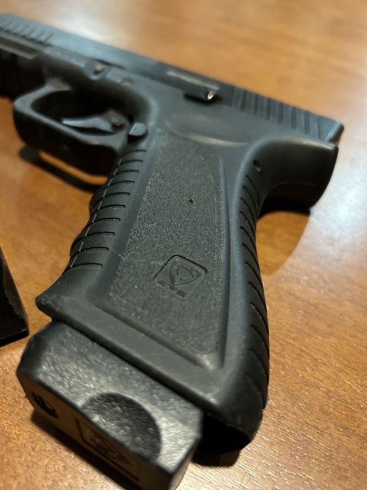 Airsoft - Pistola de CO2 - APS ACP601P