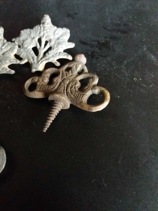 Мебельные аксесуары, старинные.