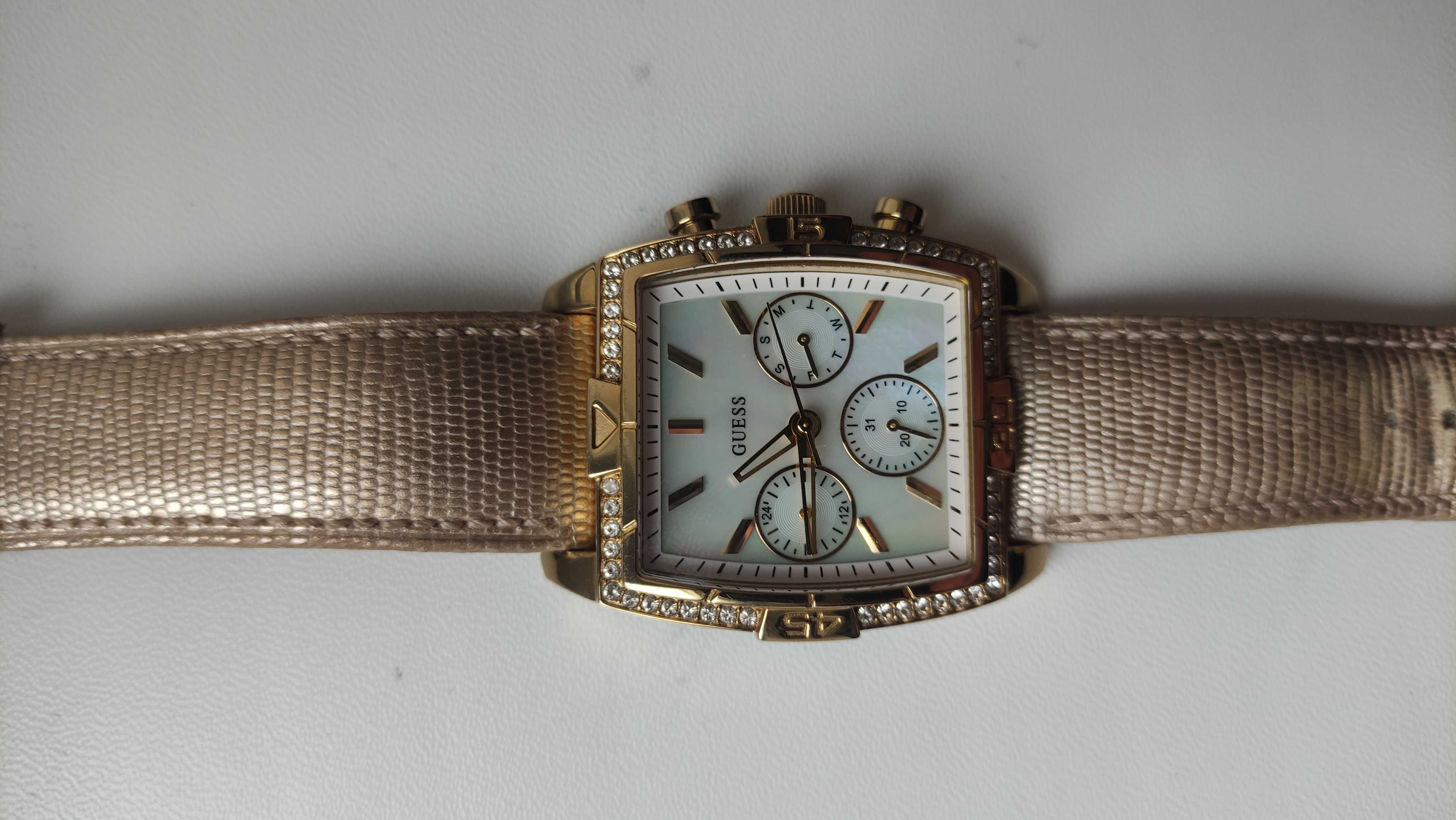 Жіночий годинник GUESS W0285L2