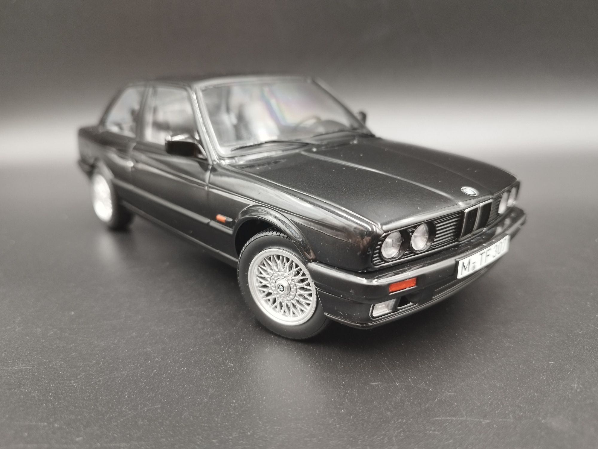 1:18 Norev 1988 BMW 325i E30 Black model nowy