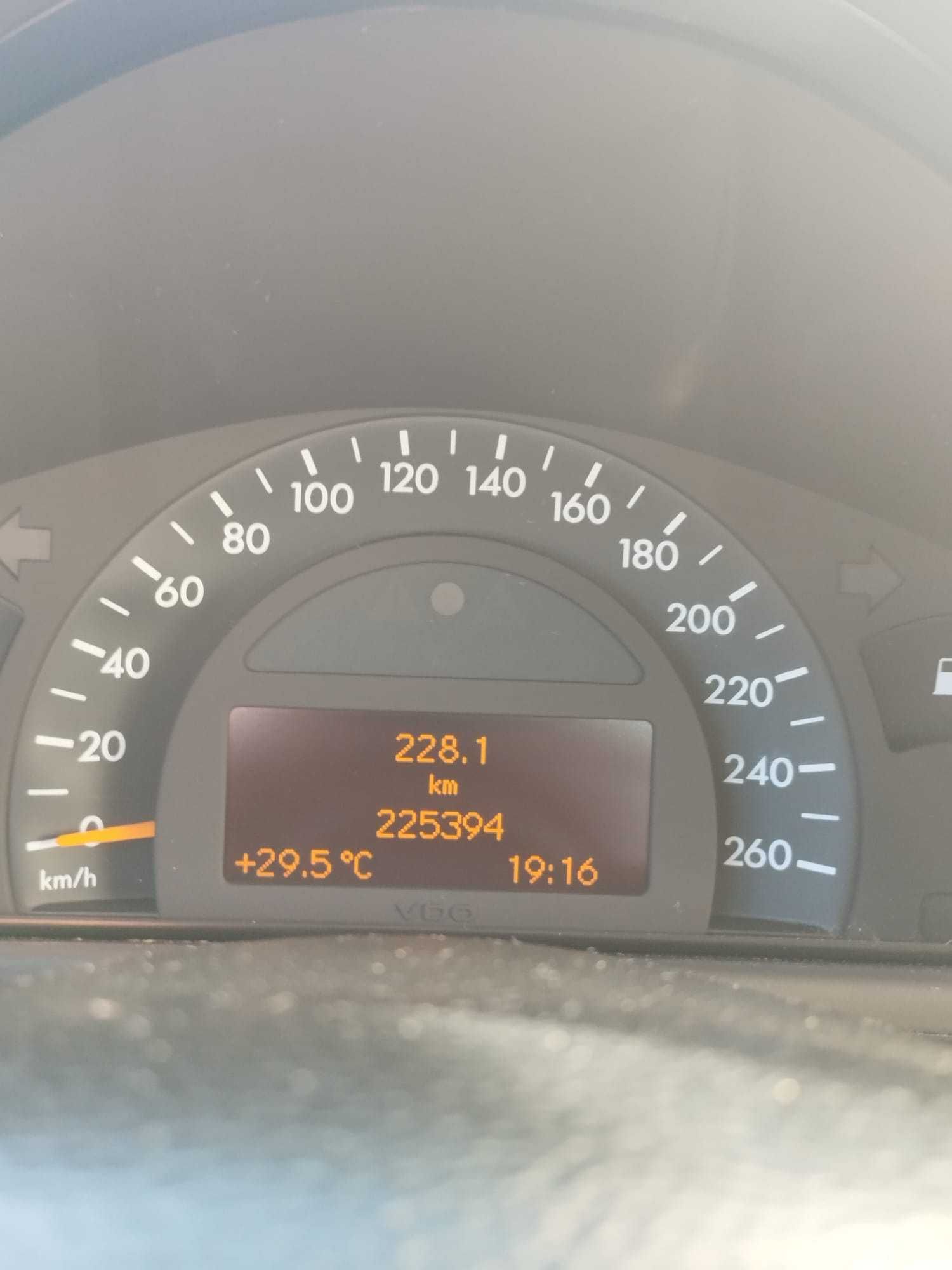 Mercedes Benz C220