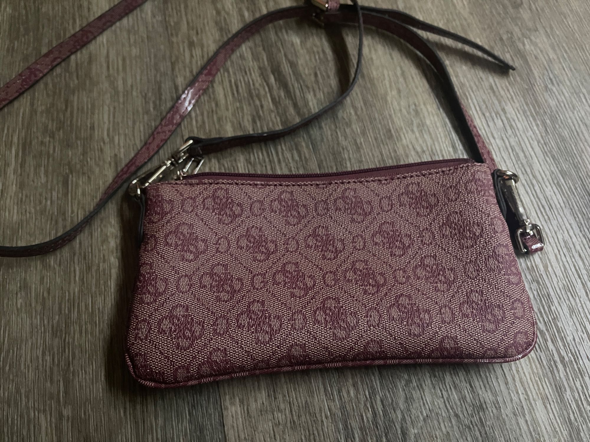 Сумка клатч Guess рожева