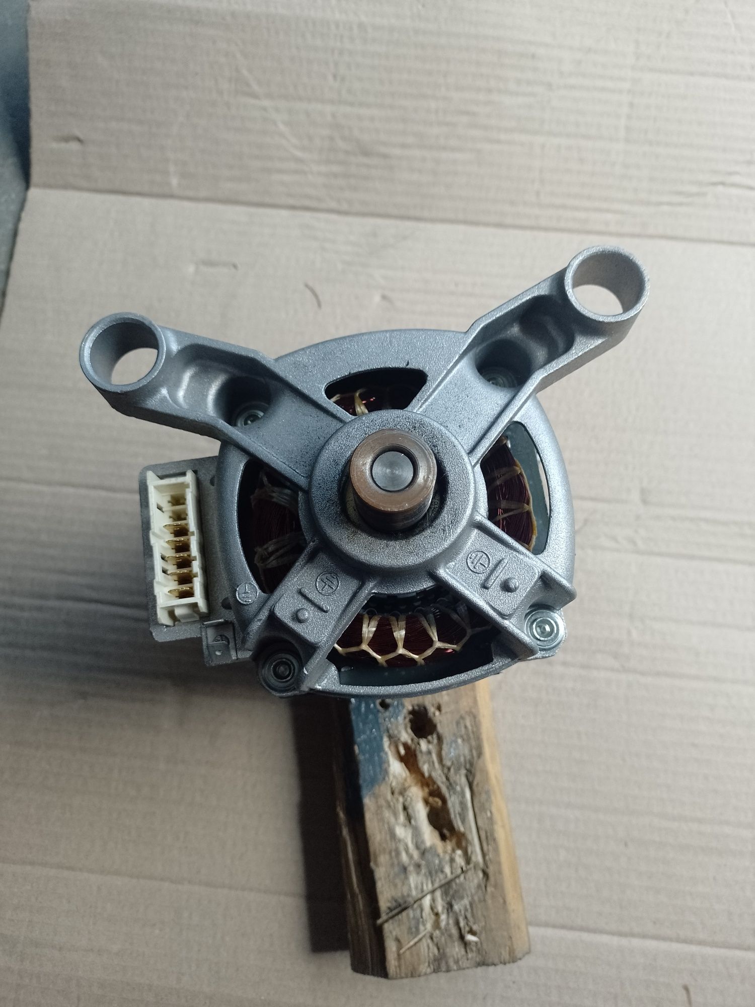Silnik do pralki Ariston Hotpoint mod.WMSD 723S EU