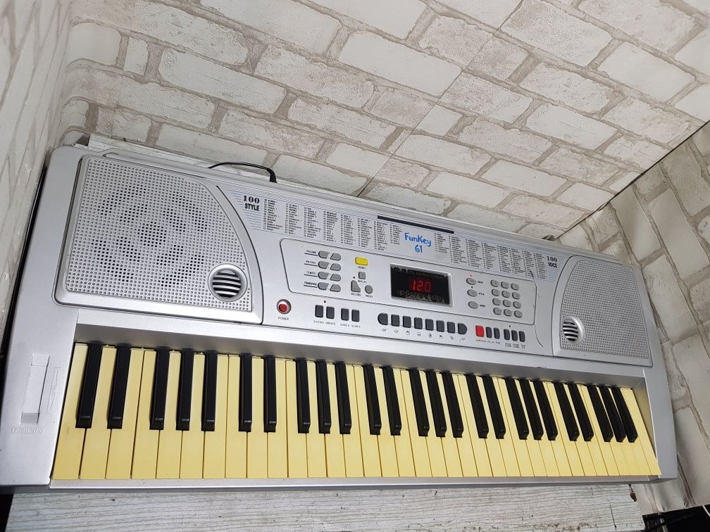 Синтезатор Casio CTK-750/FunKey 61 б/у з Німеччини