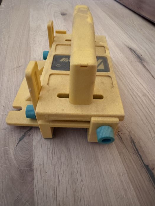 Штовхач для пилки, фрезера