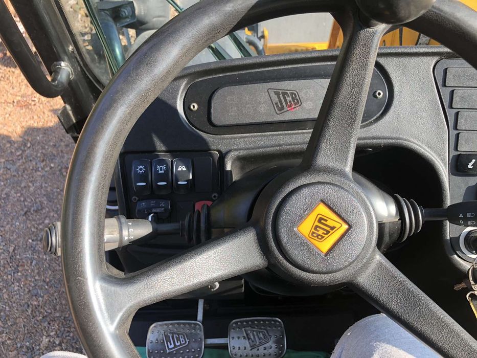 Навантажувач телескопічний JCB